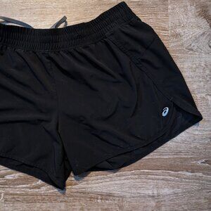 Black Asics shorts L